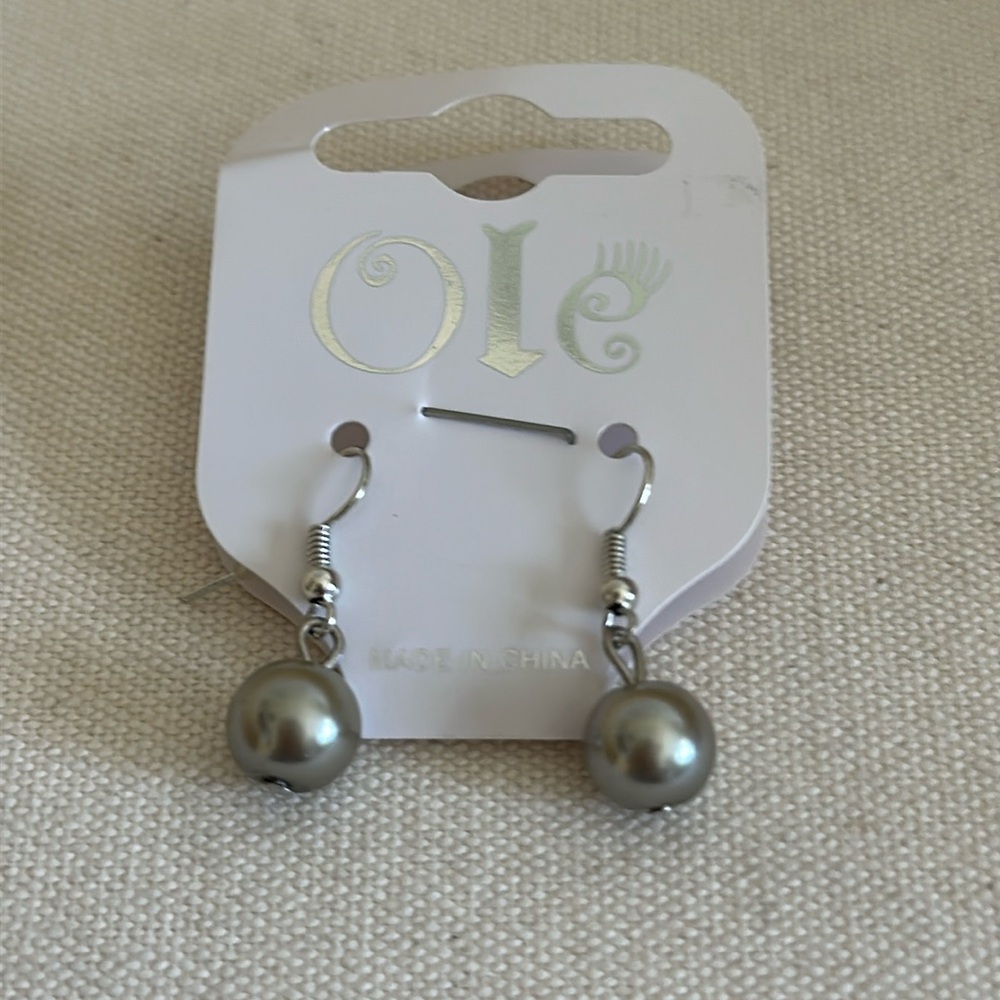 NWT Pretty Little OLE Light Weight Dainty Gray Faux Pearl Earrings